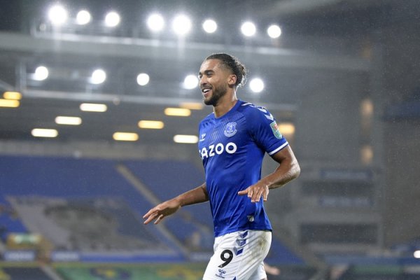 Telegraph: Newcastle xem xét v