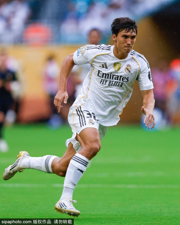Tiền đạo của Real Madrid Gonza